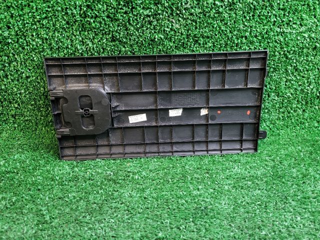 bontott SUZUKI S-CROSS Jobb hátsó Tároló Rekesz Fedél