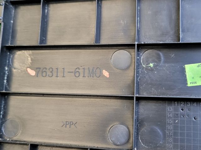 bontott SUZUKI S-CROSS Jobb hátsó Tároló Rekesz Fedél