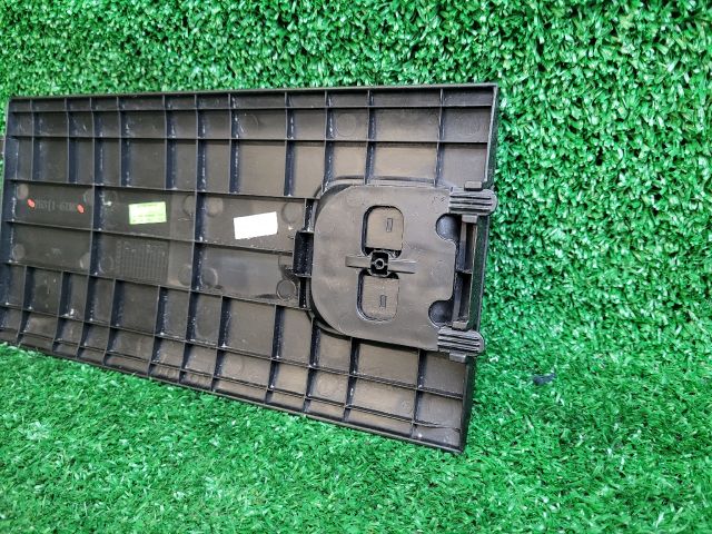 bontott SUZUKI S-CROSS Jobb hátsó Tároló Rekesz Fedél