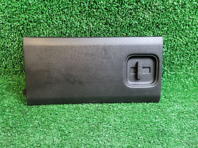 bontott SUZUKI S-CROSS Jobb hátsó Tároló Rekesz Fedél