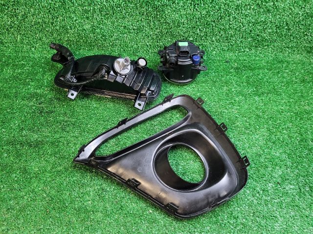 bontott SUZUKI S-CROSS Jobb Ködfényszóró