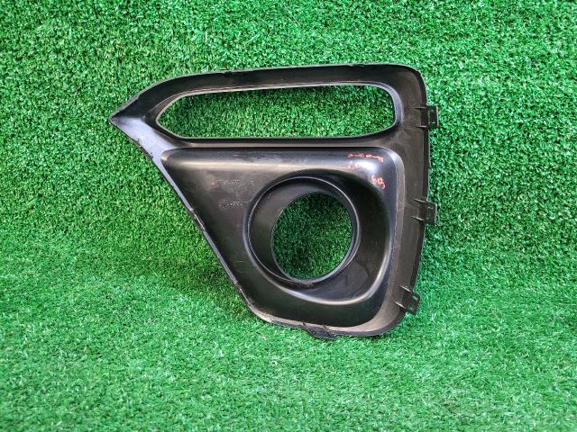 bontott SUZUKI S-CROSS Jobb Ködlámpa Rács