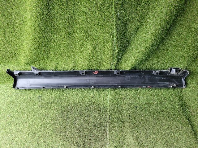 bontott SUZUKI S-CROSS Jobb Küszöb Légterelő