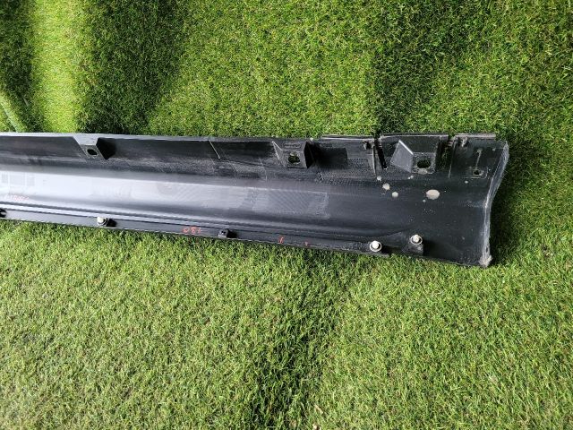 bontott SUZUKI S-CROSS Jobb Küszöb Légterelő