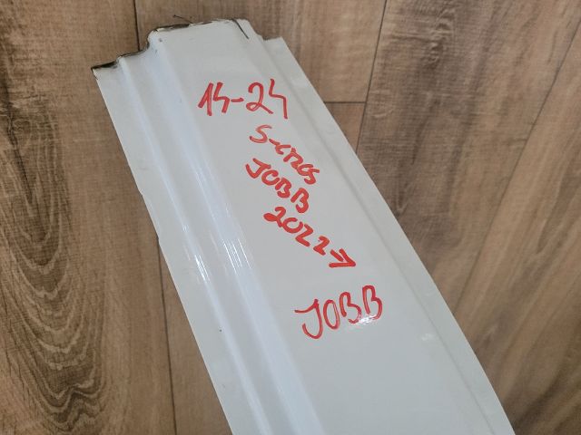 bontott SUZUKI S-CROSS Jobb Küszöb