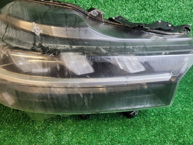 bontott SUZUKI S-CROSS Jobb Ledes Fényszóró