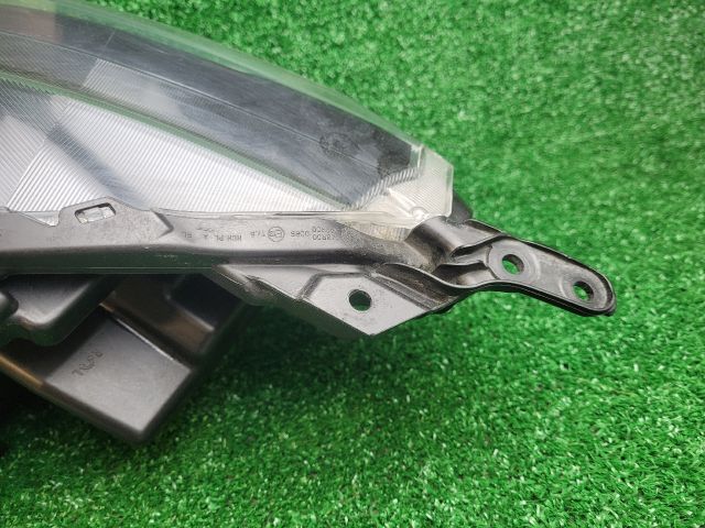 bontott SUZUKI S-CROSS Jobb Ledes Fényszóró