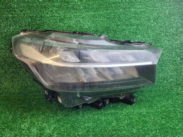 bontott SUZUKI S-CROSS Jobb Ledes Fényszóró