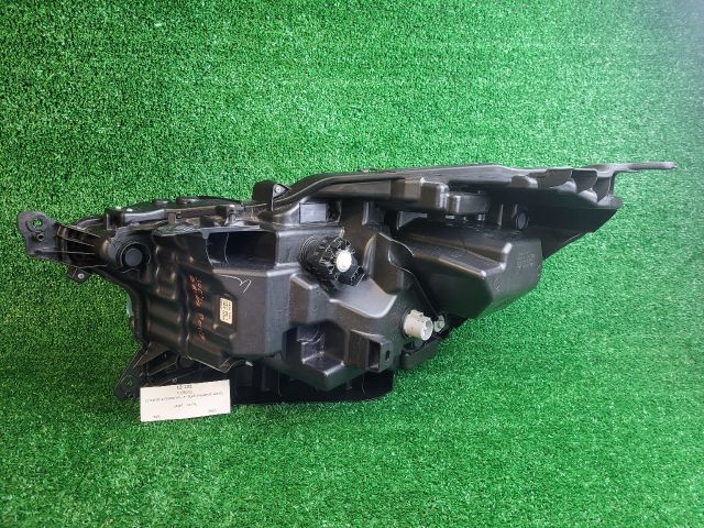 bontott SUZUKI S-CROSS Jobb Ledes Fényszóró