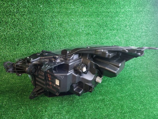 bontott SUZUKI S-CROSS Jobb Ledes Fényszóró