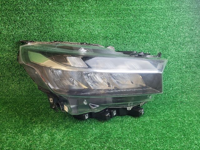 bontott SUZUKI S-CROSS Jobb Ledes Fényszóró