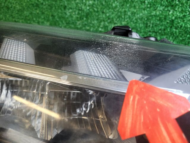 bontott SUZUKI S-CROSS Jobb Ledes Fényszóró