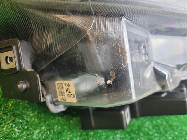 bontott SUZUKI S-CROSS Jobb Ledes Fényszóró