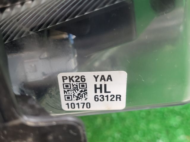 bontott SUZUKI S-CROSS Jobb Ledes Fényszóró