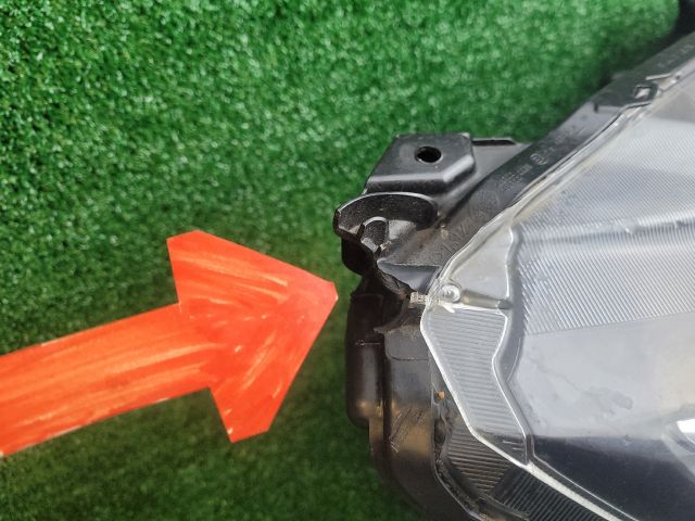 bontott SUZUKI S-CROSS Jobb Ledes Fényszóró