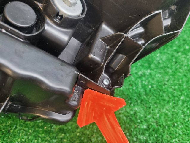 bontott SUZUKI S-CROSS Jobb Ledes Fényszóró