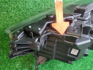 bontott SUZUKI S-CROSS Jobb Ledes Fényszóró