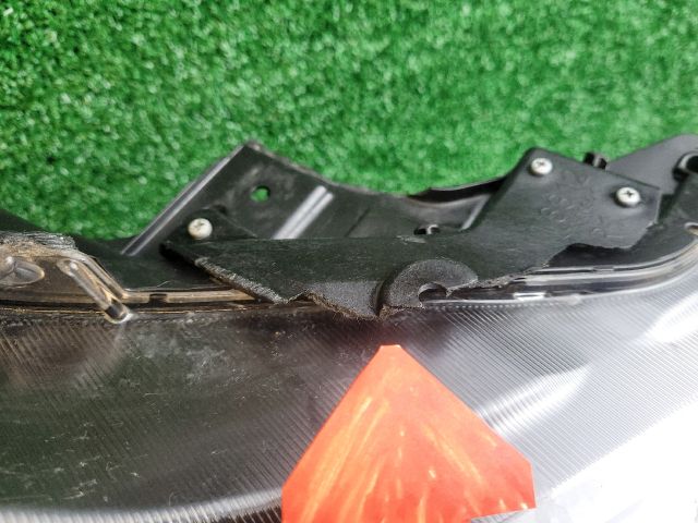 bontott SUZUKI S-CROSS Jobb Ledes Fényszóró