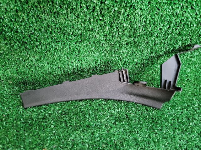 bontott SUZUKI S-CROSS Jobb Levélrács Záróvég