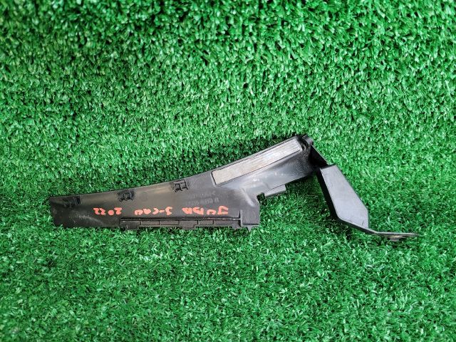 bontott SUZUKI S-CROSS Jobb Levélrács Záróvég