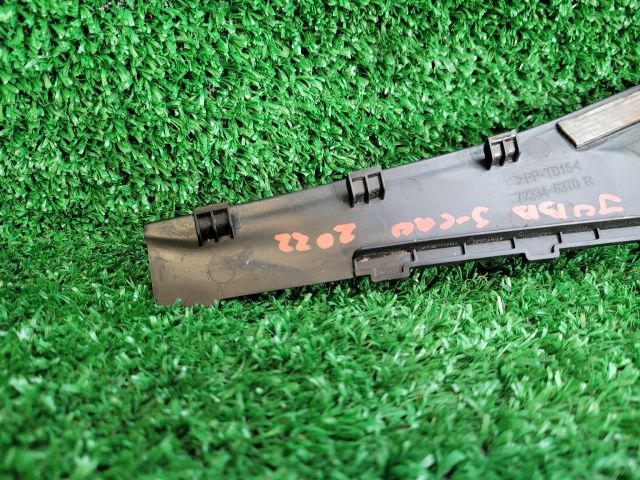 bontott SUZUKI S-CROSS Jobb Levélrács Záróvég