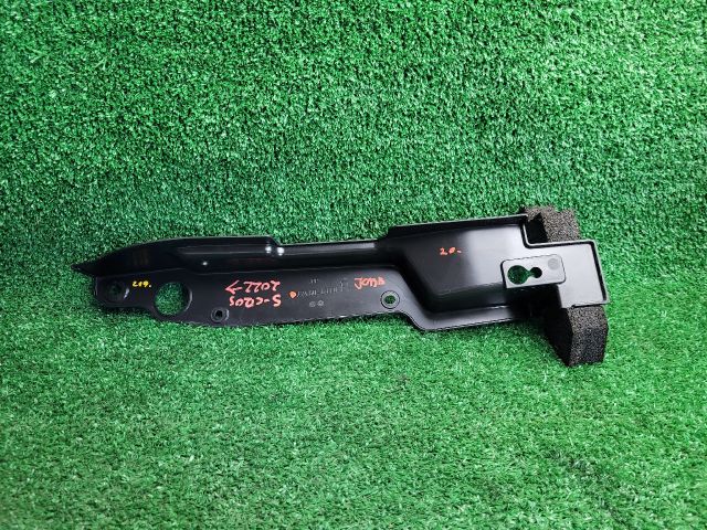 bontott SUZUKI S-CROSS Jobb Sárvédő Csavar Burkolat