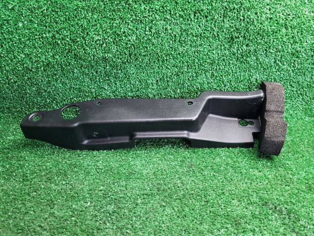 bontott SUZUKI S-CROSS Jobb Sárvédő Csavar Burkolat