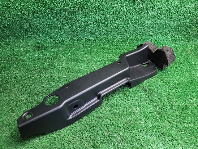 bontott SUZUKI S-CROSS Jobb Sárvédő Csavar Burkolat