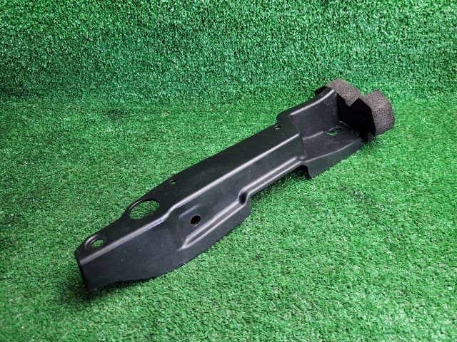 bontott SUZUKI S-CROSS Jobb Sárvédő Csavar Burkolat