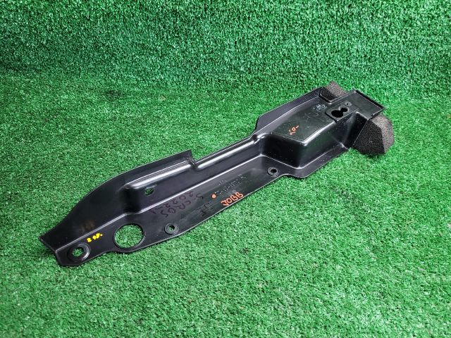 bontott SUZUKI S-CROSS Jobb Sárvédő Csavar Burkolat