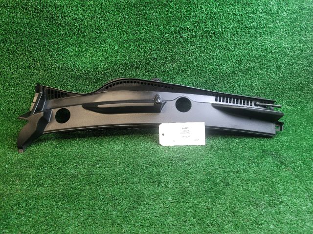 bontott SUZUKI S-CROSS Levélrács