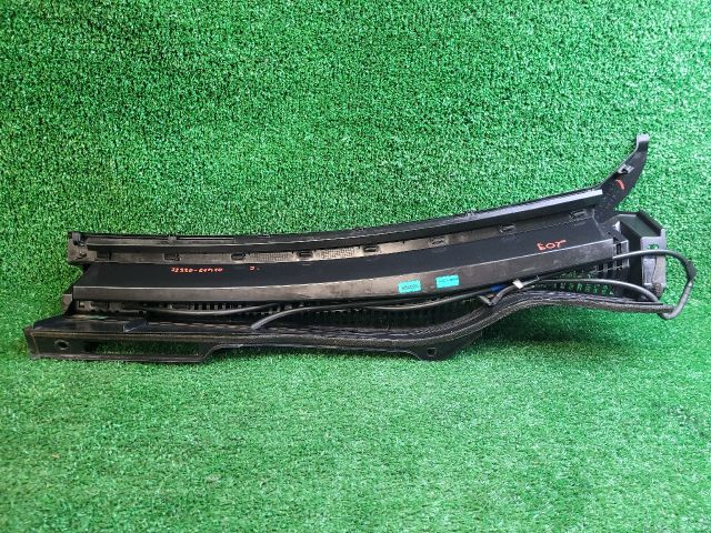 bontott SUZUKI S-CROSS Levélrács