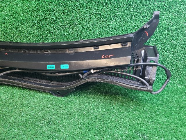 bontott SUZUKI S-CROSS Levélrács