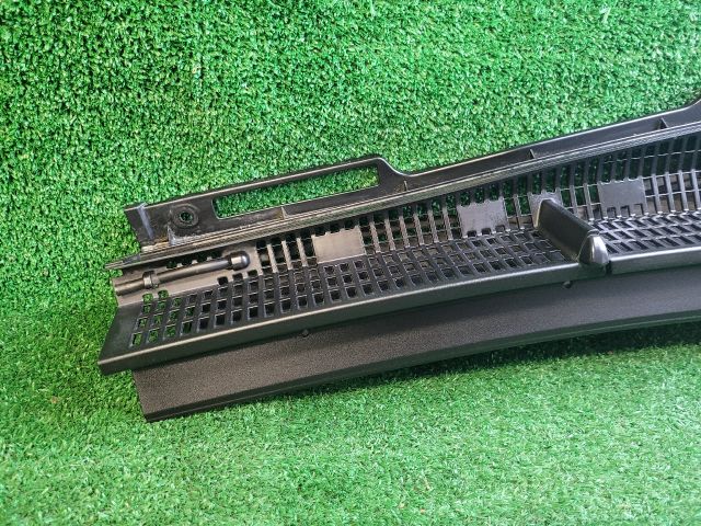 bontott SUZUKI S-CROSS Levélrács