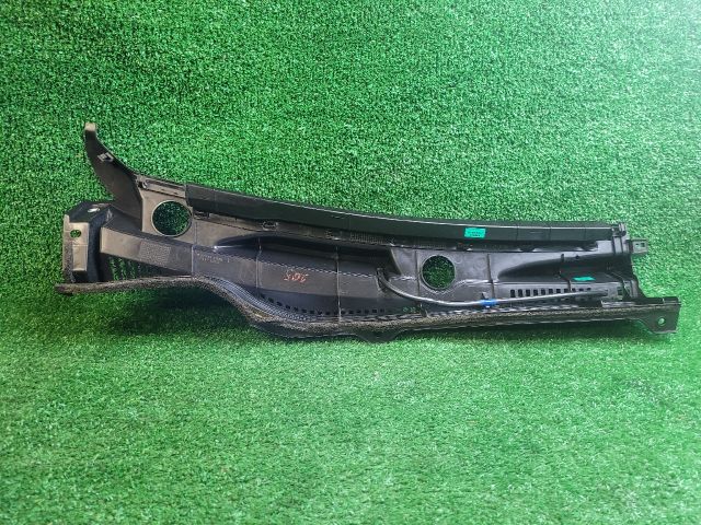 bontott SUZUKI S-CROSS Levélrács