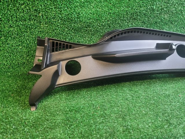 bontott SUZUKI S-CROSS Levélrács