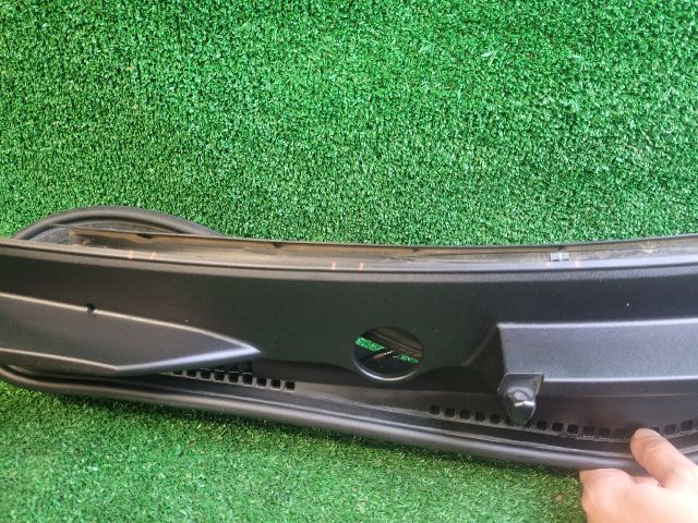 bontott SUZUKI S-CROSS Levélrács