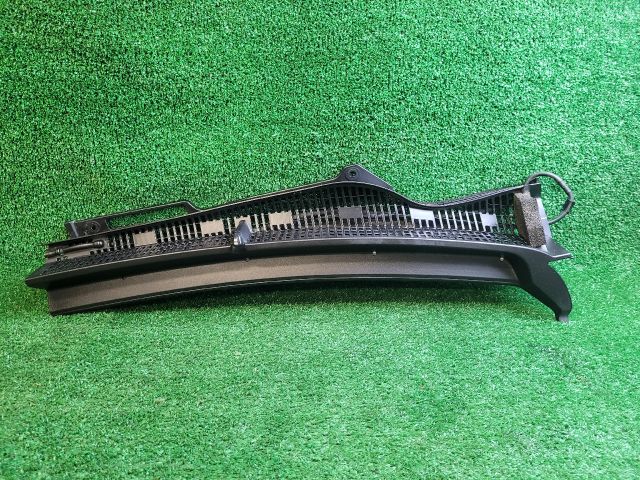 bontott SUZUKI S-CROSS Levélrács