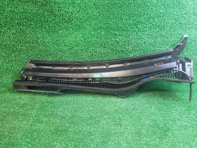 bontott SUZUKI S-CROSS Levélrács