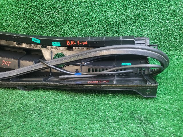 bontott SUZUKI S-CROSS Levélrács