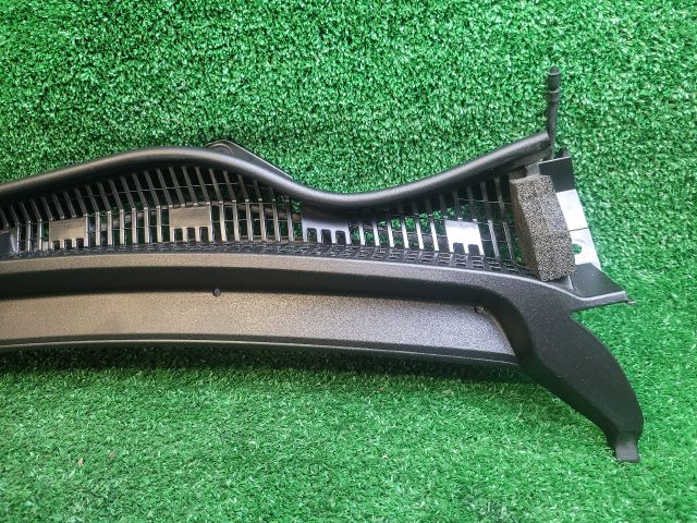 bontott SUZUKI S-CROSS Levélrács