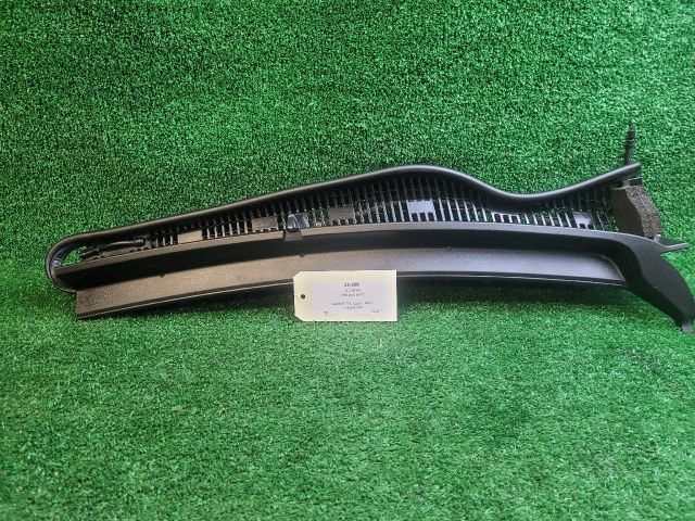 bontott SUZUKI S-CROSS Levélrács