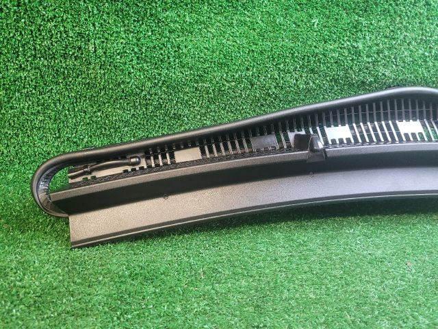 bontott SUZUKI S-CROSS Levélrács