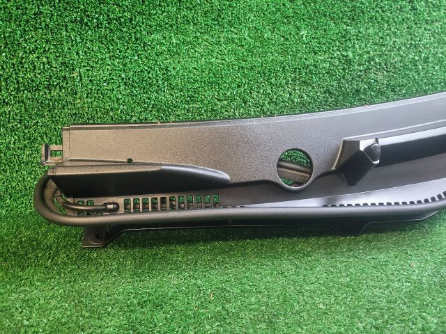 bontott SUZUKI S-CROSS Levélrács