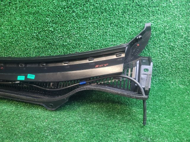 bontott SUZUKI S-CROSS Levélrács