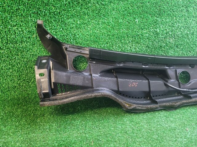 bontott SUZUKI S-CROSS Levélrács