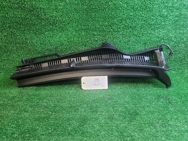 bontott SUZUKI S-CROSS Levélrács