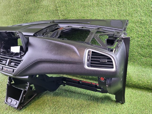 bontott SUZUKI S-CROSS Műszerfal Héj