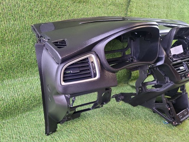 bontott SUZUKI S-CROSS Műszerfal Héj