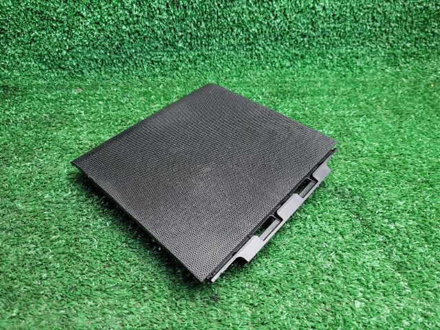 bontott SUZUKI S-CROSS Műszerfal Középső Hangszóró Burkolat